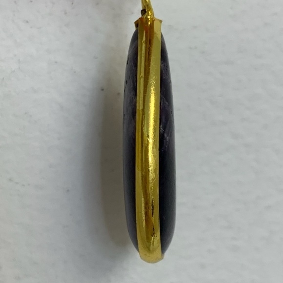 Women’s gold tone purple teardrop statement necklace - Picture 6 of 9